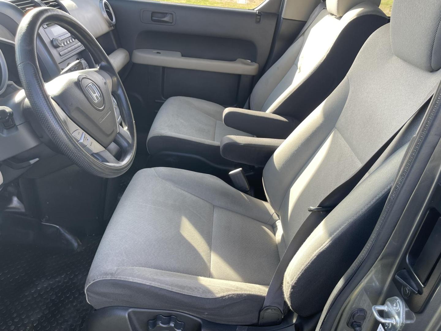 2007 Honda Element EX 4WD AT (5J6YH28757L) with an 2.4L L4 DOHC 16V engine, 5-Speed Automatic Overdrive transmission, located at 813 E Fairview Ave, Meridian , ID, 83642, (208) 336-8230, 43.618851, -116.384010 - Photo#4