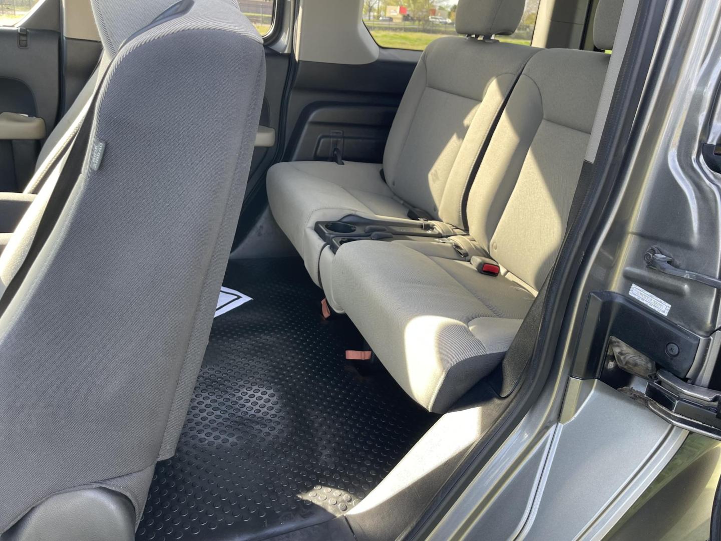 2007 Honda Element EX 4WD AT (5J6YH28757L) with an 2.4L L4 DOHC 16V engine, 5-Speed Automatic Overdrive transmission, located at 813 E Fairview Ave, Meridian , ID, 83642, (208) 336-8230, 43.618851, -116.384010 - Photo#5