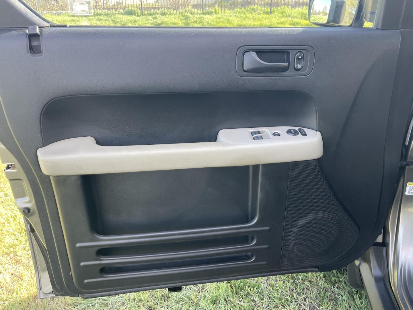 2007 Honda Element EX 4WD AT (5J6YH28757L) with an 2.4L L4 DOHC 16V engine, 5-Speed Automatic Overdrive transmission, located at 813 E Fairview Ave, Meridian , ID, 83642, (208) 336-8230, 43.618851, -116.384010 - Photo#3