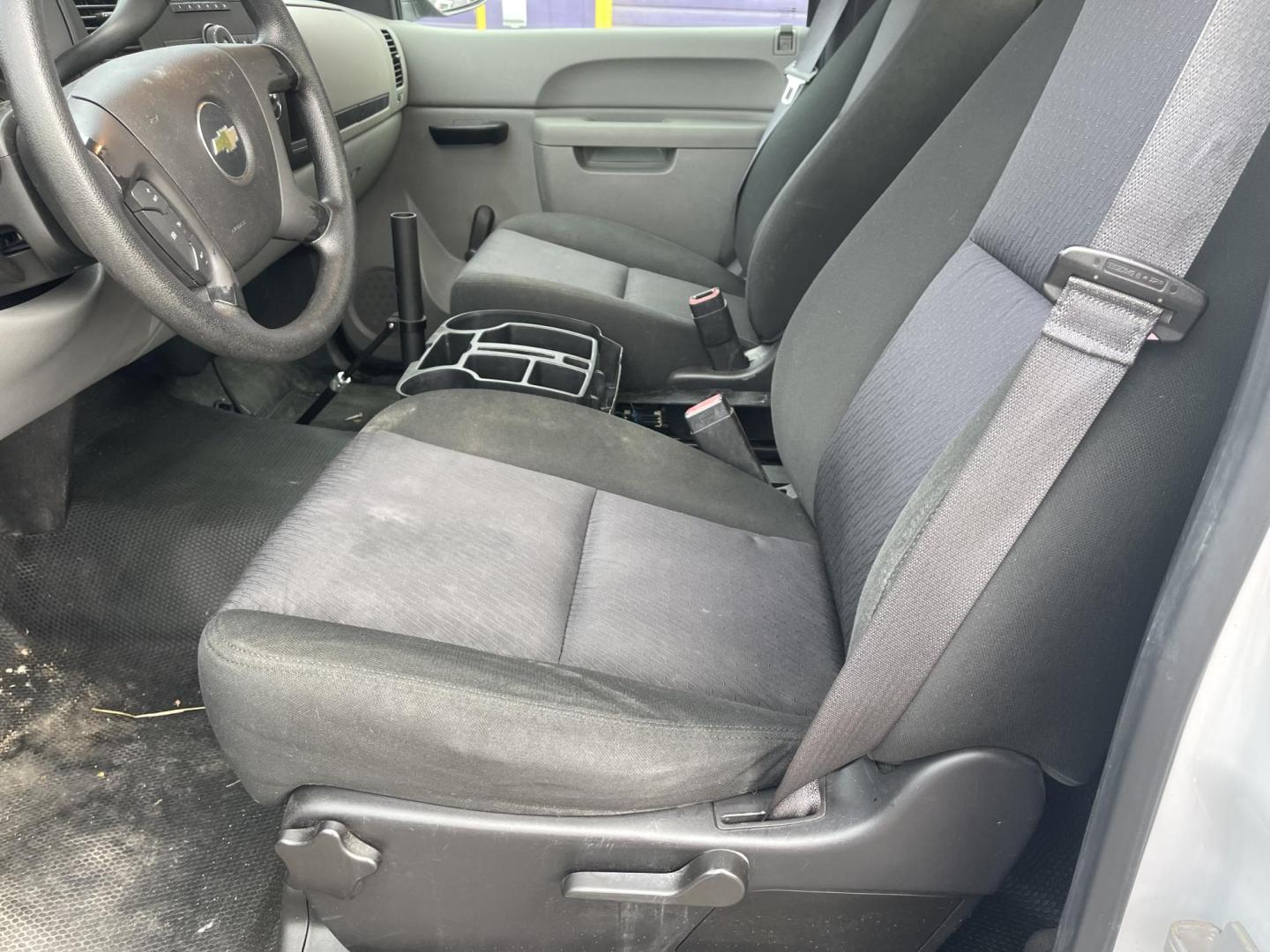 2013 White /Black Chevrolet Silverado 1500 Work Truck 2WD (1GCNCPEA3DZ) with an 4.8L V6 OHV 16V engine, AT transmission, located at 813 E Fairview Ave, Meridian , ID, 83642, (208) 336-8230, 43.618851, -116.384010 - 2013 Chevrolet Regular Cab Short Box with a V8. Come in and take a test drive. I have a bunch of Regular Cab pickups.- Photo#6