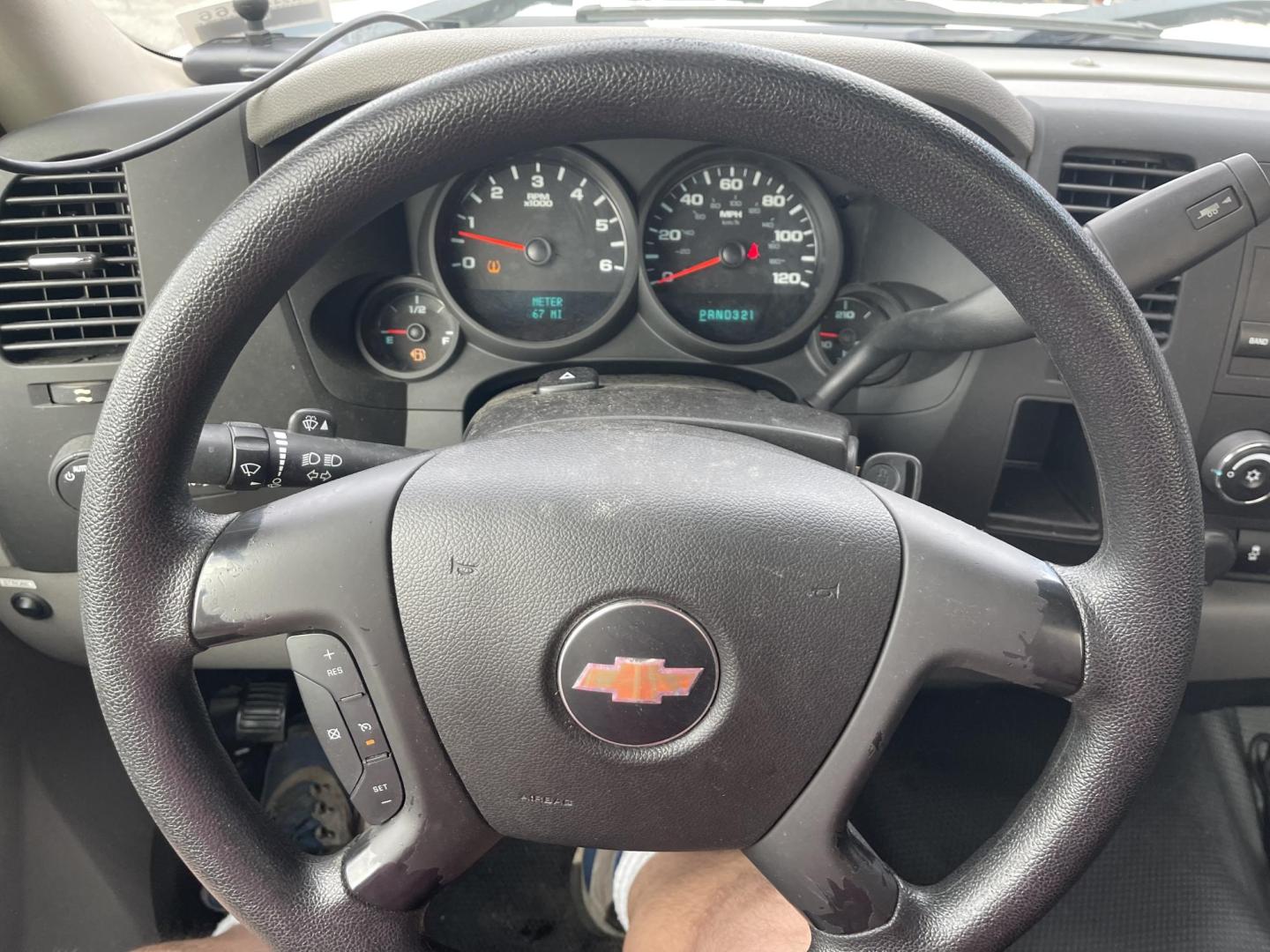 2013 White /Black Chevrolet Silverado 1500 Work Truck 2WD (1GCNCPEA3DZ) with an 4.8L V6 OHV 16V engine, AT transmission, located at 813 E Fairview Ave, Meridian , ID, 83642, (208) 336-8230, 43.618851, -116.384010 - 2013 Chevrolet Regular Cab Short Box with a V8. Come in and take a test drive. I have a bunch of Regular Cab pickups.- Photo#7