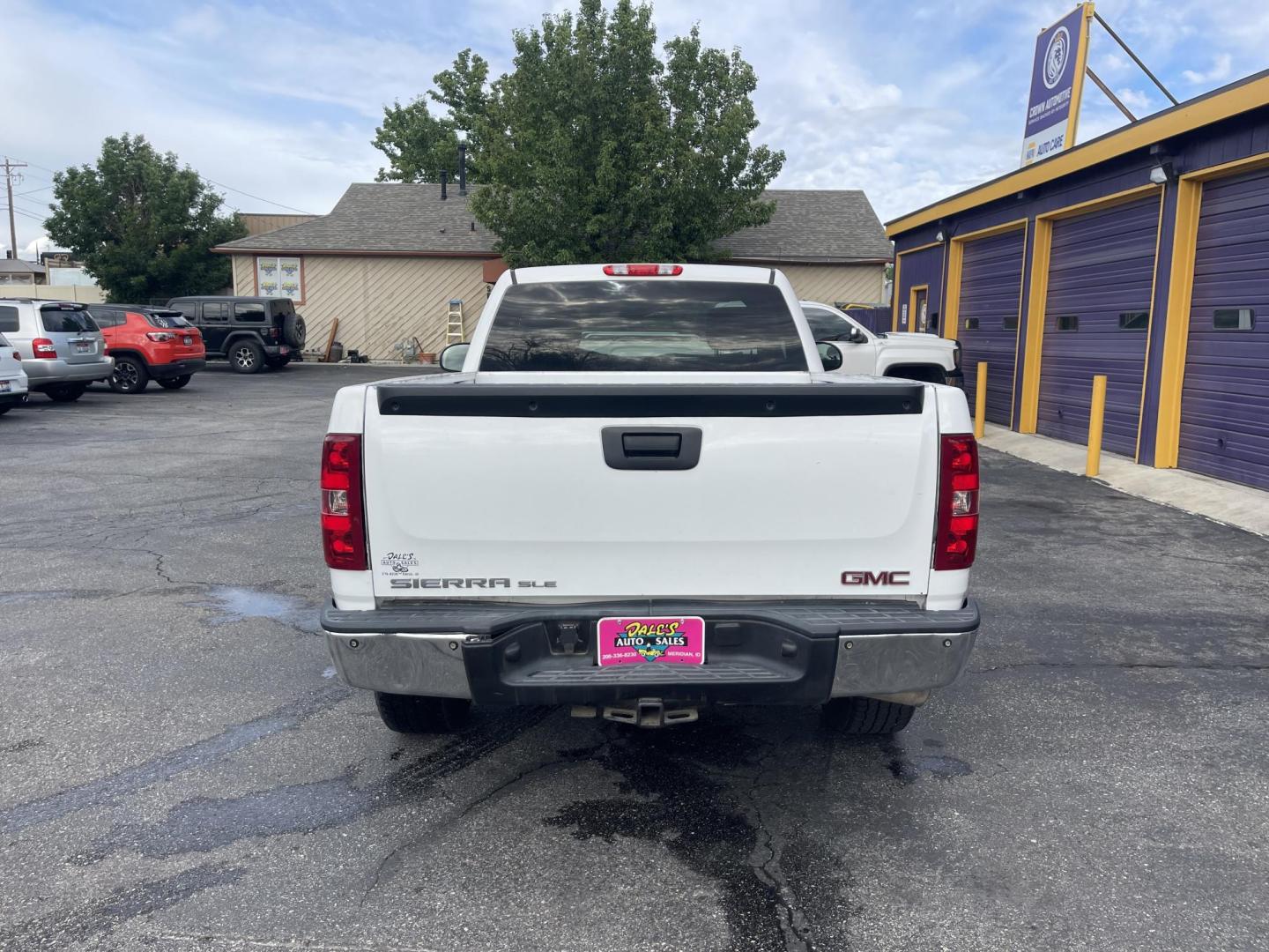 2013 White /Black Chevrolet Silverado 1500 Work Truck 2WD (1GCNCPEA3DZ) with an 4.8L V6 OHV 16V engine, AT transmission, located at 813 E Fairview Ave, Meridian , ID, 83642, (208) 336-8230, 43.618851, -116.384010 - 2013 Chevrolet Regular Cab Short Box with a V8. Come in and take a test drive. I have a bunch of Regular Cab pickups.- Photo#4