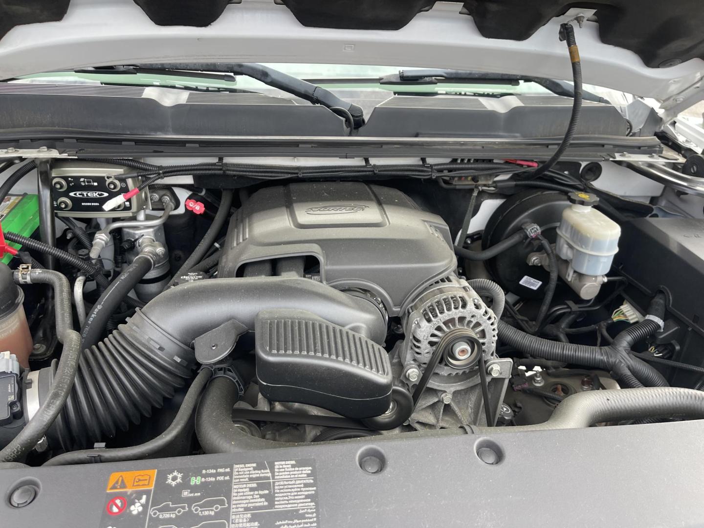 2013 White /Black Chevrolet Silverado 1500 Work Truck 2WD (1GCNCPEA3DZ) with an 4.8L V6 OHV 16V engine, AT transmission, located at 813 E Fairview Ave, Meridian , ID, 83642, (208) 336-8230, 43.618851, -116.384010 - 2013 Chevrolet Regular Cab Short Box with a V8. Come in and take a test drive. I have a bunch of Regular Cab pickups.- Photo#11