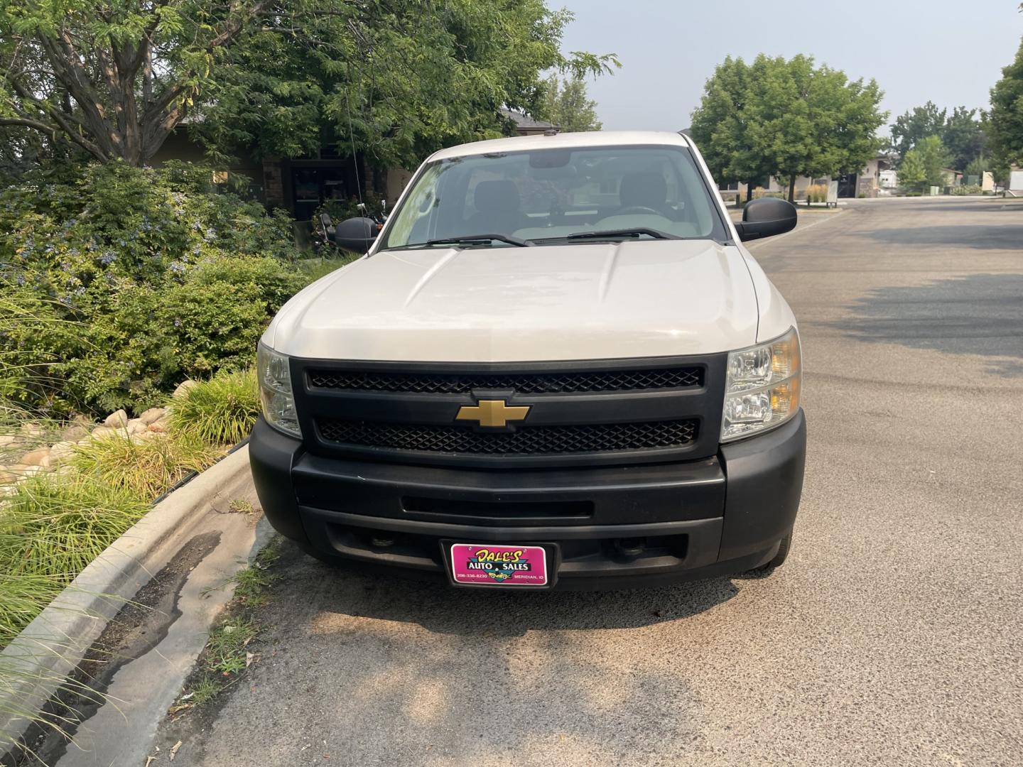 2012 White /Black Chevrolet Silverado 1500 Work Truck 4WD (1GCNKPEA8CZ) with an 4.8L V6 OHV 16V engine, 4-Speed Automatic transmission, located at 813 E Fairview Ave, Meridian , ID, 83642, (208) 336-8230, 43.618851, -116.384010 - 2012 Chevrolet Regular Cab 4x4 with a V8.- Photo#2