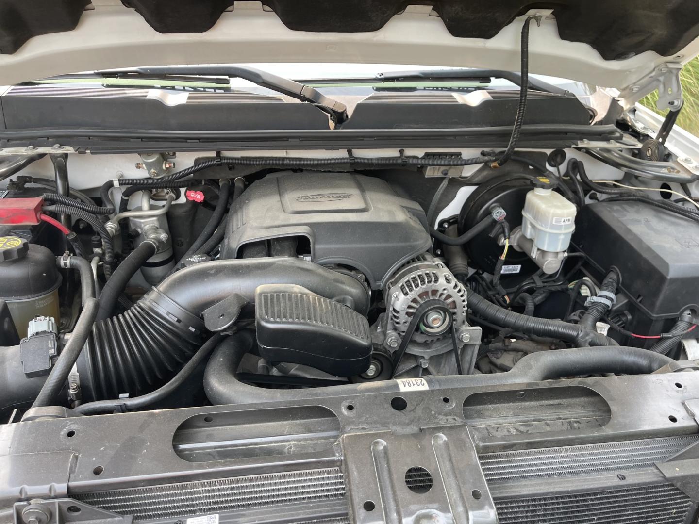 2012 White /Black Chevrolet Silverado 1500 Work Truck 4WD (1GCNKPEA8CZ) with an 4.8L V6 OHV 16V engine, 4-Speed Automatic transmission, located at 813 E Fairview Ave, Meridian , ID, 83642, (208) 336-8230, 43.618851, -116.384010 - 2012 Chevrolet Regular Cab 4x4 with a V8.- Photo#12