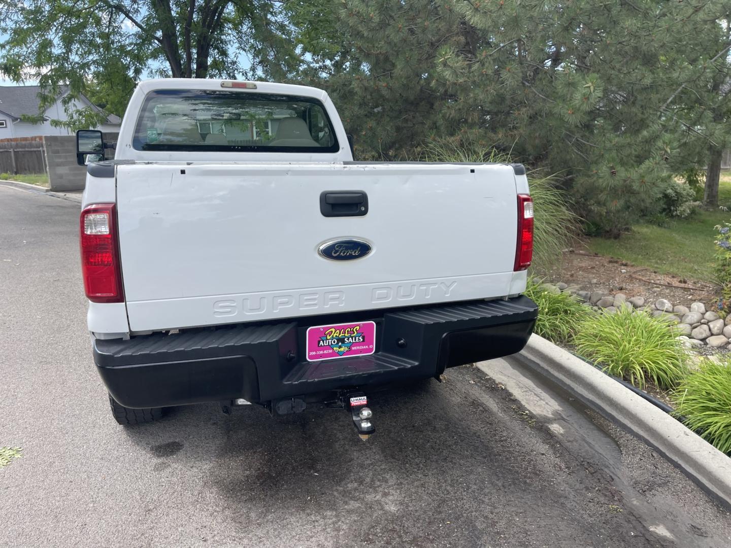 2008 White / Grey Ford F-350 SD XL 4WD (1FTSF31Y68E) with an 6.8L V10 SOHC 30V engine, 6spd Manual transmission, located at 813 E Fairview Ave, Meridian , ID, 83642, (208) 336-8230, 43.618851, -116.384010 - 2008 Ford F350 Regular Cab 4x4 XL 6spd Manual transmission. A very unique truck if you need a really good stick shift truck this is the one. Runs and drives excelelnt.- Photo#3