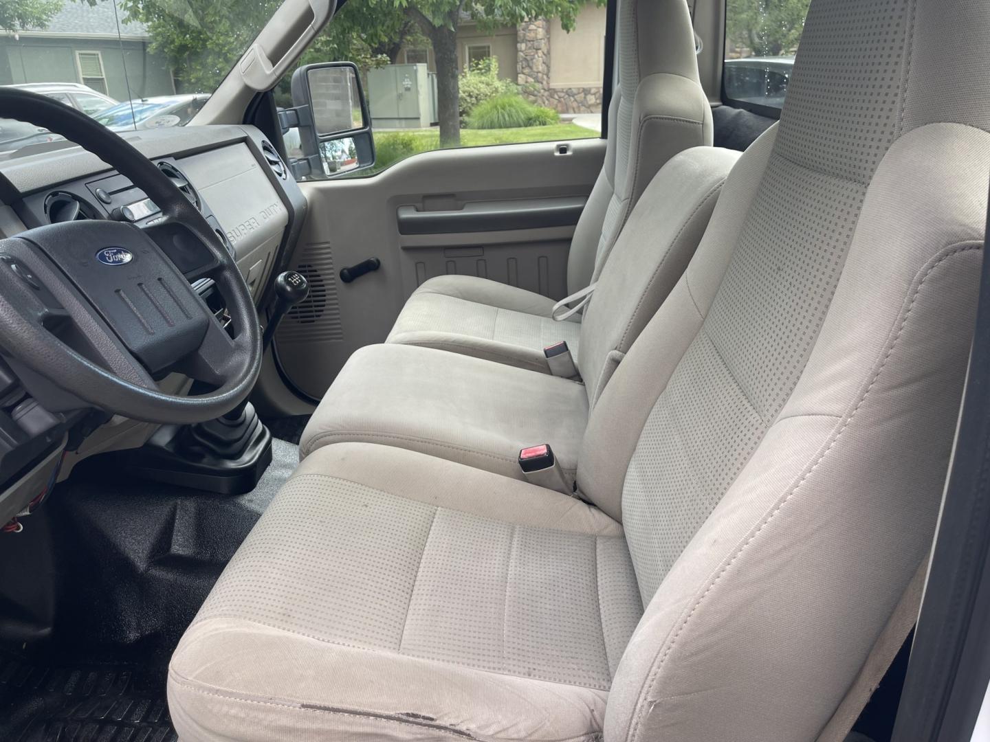 2008 White / Grey Ford F-350 SD XL 4WD (1FTSF31Y68E) with an 6.8L V10 SOHC 30V engine, 6spd Manual transmission, located at 813 E Fairview Ave, Meridian , ID, 83642, (208) 336-8230, 43.618851, -116.384010 - 2008 Ford F350 Regular Cab 4x4 XL 6spd Manual transmission. A very unique truck if you need a really good stick shift truck this is the one. Runs and drives excelelnt.- Photo#6