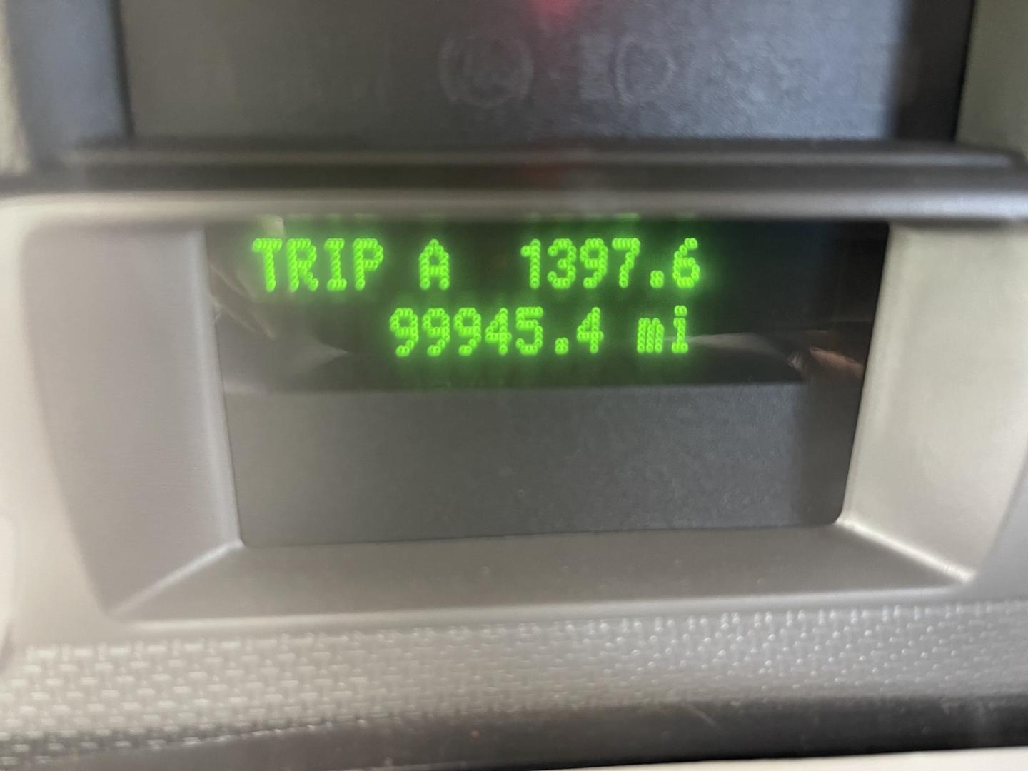 2008 White / Grey Ford F-350 SD XL 4WD (1FTSF31Y68E) with an 6.8L V10 SOHC 30V engine, 6spd Manual transmission, located at 813 E Fairview Ave, Meridian , ID, 83642, (208) 336-8230, 43.618851, -116.384010 - 2008 Ford F350 Regular Cab 4x4 XL 6spd Manual transmission. A very unique truck if you need a really good stick shift truck this is the one. Runs and drives excelelnt.- Photo#9