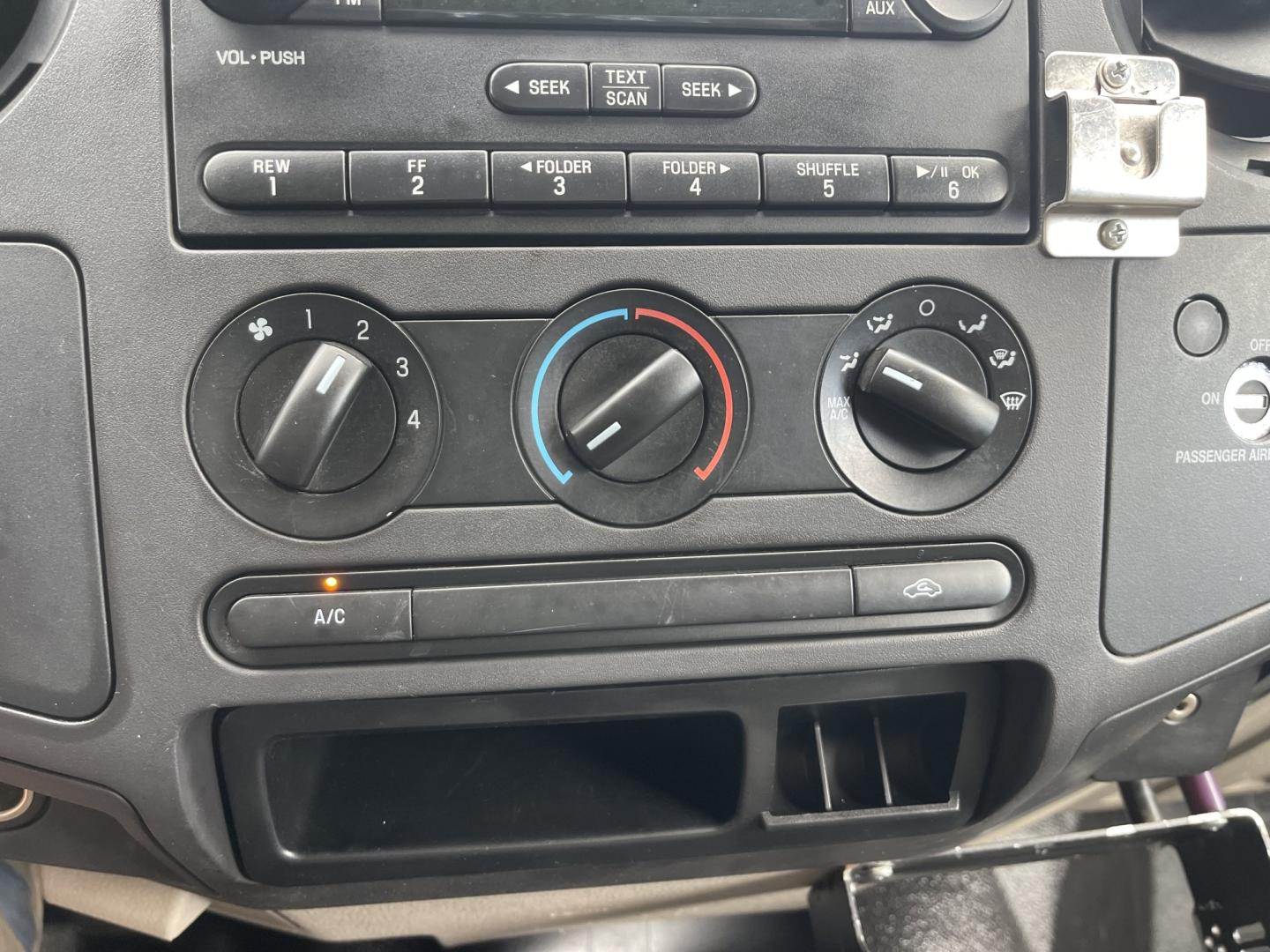 2008 White / Grey Ford F-350 SD XL 4WD (1FTSF31Y68E) with an 6.8L V10 SOHC 30V engine, 6spd Manual transmission, located at 813 E Fairview Ave, Meridian , ID, 83642, (208) 336-8230, 43.618851, -116.384010 - 2008 Ford F350 Regular Cab 4x4 XL 6spd Manual transmission. A very unique truck if you need a really good stick shift truck this is the one. Runs and drives excelelnt.- Photo#12