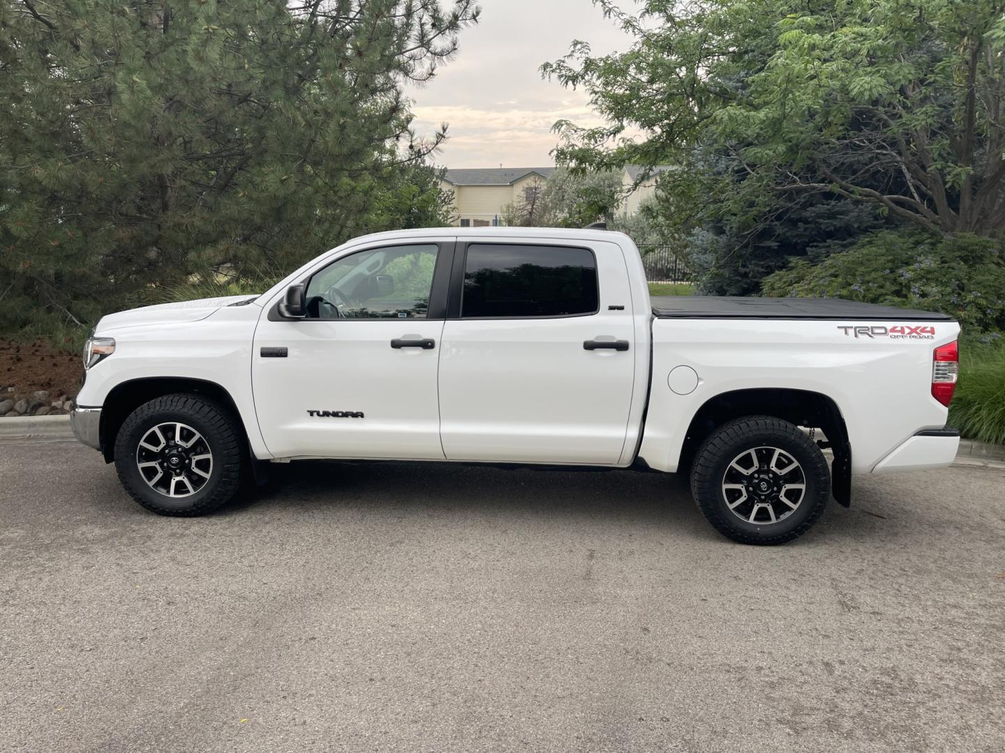 2020 White /Black Toyota Tundra SR5 5.7L V8 CrewMax 4WD (5TFDY5F17LX) with an 5.7L V8 DOHC 32V engine, 6A transmission, located at 813 E Fairview Ave, Meridian , ID, 83642, (208) 336-8230, 43.618851, -116.384010 - 2020 Toyota Tundra Crew Max SR5 TRD with only 54k miles. Come get the best Tundra on the market, very clean, ready to go. If you want a Toyota this is the one to have.- Photo#0