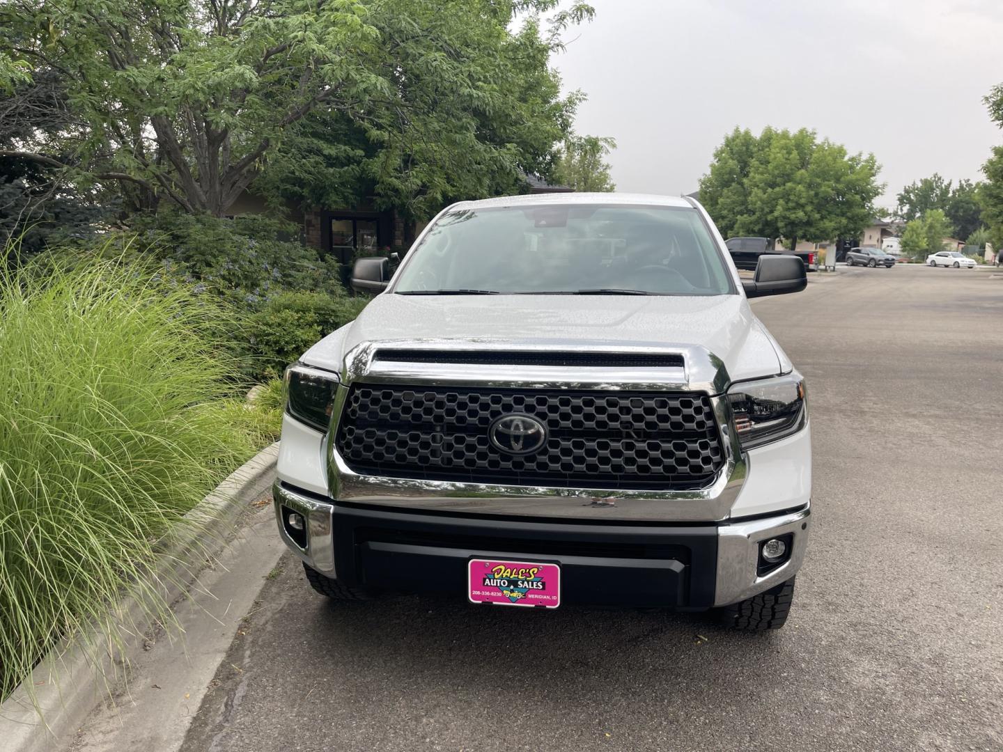 2020 White /Black Toyota Tundra SR5 5.7L V8 CrewMax 4WD (5TFDY5F17LX) with an 5.7L V8 DOHC 32V engine, 6A transmission, located at 813 E Fairview Ave, Meridian , ID, 83642, (208) 336-8230, 43.618851, -116.384010 - 2020 Toyota Tundra Crew Max SR5 TRD with only 54k miles. Come get the best Tundra on the market, very clean, ready to go. If you want a Toyota this is the one to have.- Photo#2