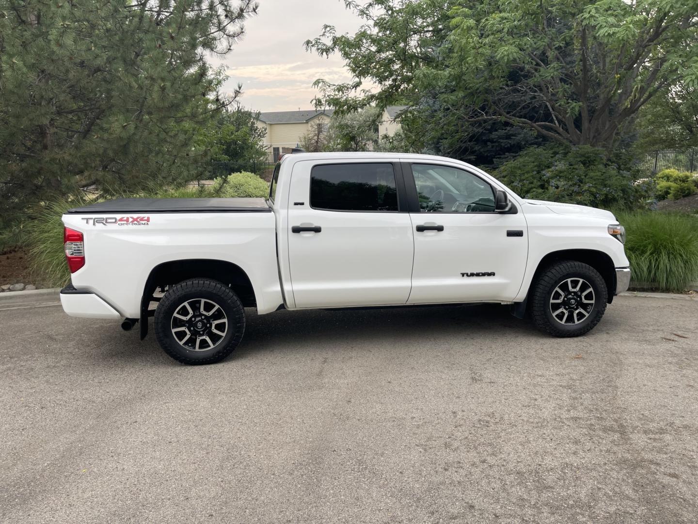 2020 White /Black Toyota Tundra SR5 5.7L V8 CrewMax 4WD (5TFDY5F17LX) with an 5.7L V8 DOHC 32V engine, 6A transmission, located at 813 E Fairview Ave, Meridian , ID, 83642, (208) 336-8230, 43.618851, -116.384010 - 2020 Toyota Tundra Crew Max SR5 TRD with only 54k miles. Come get the best Tundra on the market, very clean, ready to go. If you want a Toyota this is the one to have.- Photo#3