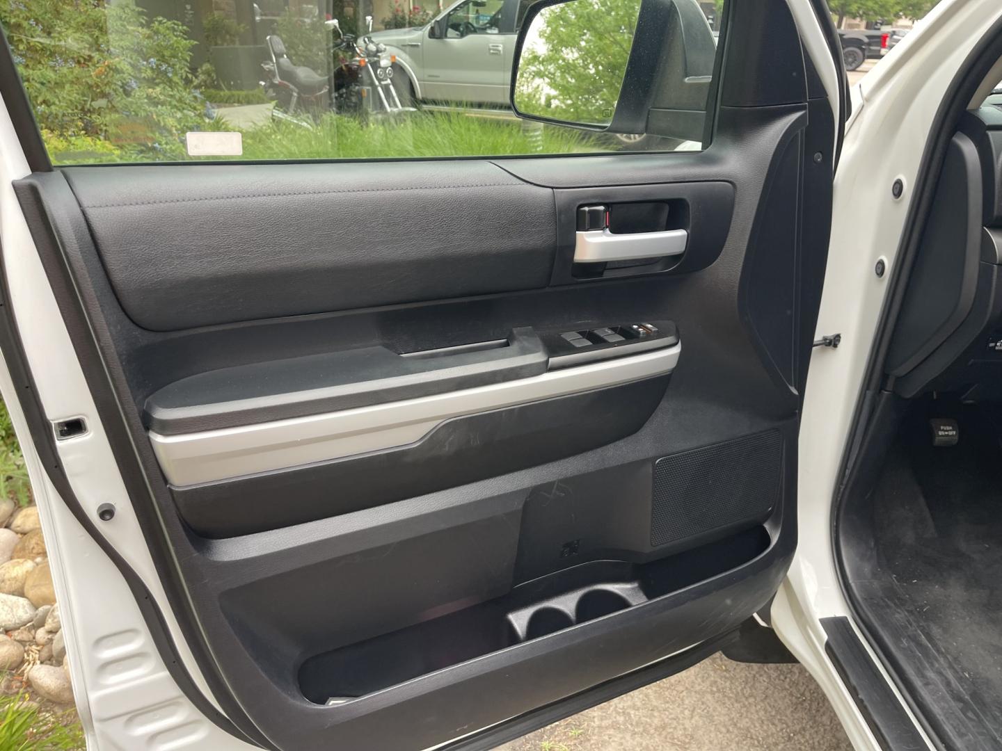 2020 White /Black Toyota Tundra SR5 5.7L V8 CrewMax 4WD (5TFDY5F17LX) with an 5.7L V8 DOHC 32V engine, 6A transmission, located at 813 E Fairview Ave, Meridian , ID, 83642, (208) 336-8230, 43.618851, -116.384010 - 2020 Toyota Tundra Crew Max SR5 TRD with only 54k miles. Come get the best Tundra on the market, very clean, ready to go. If you want a Toyota this is the one to have.- Photo#6