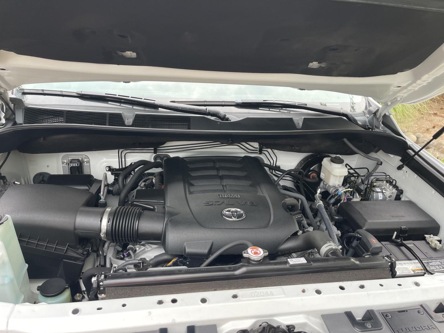 2020 White /Black Toyota Tundra SR5 5.7L V8 CrewMax 4WD (5TFDY5F17LX) with an 5.7L V8 DOHC 32V engine, 6A transmission, located at 813 E Fairview Ave, Meridian , ID, 83642, (208) 336-8230, 43.618851, -116.384010 - 2020 Toyota Tundra Crew Max SR5 TRD with only 54k miles. Come get the best Tundra on the market, very clean, ready to go. If you want a Toyota this is the one to have.- Photo#14