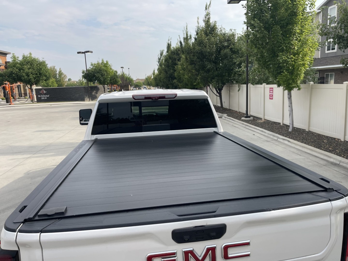 2020 White /Black GMC Sierra 2500HD SLT Crew Cab 4WD (1GT49NEY7LF) with an 6.6L V8 OHV 16 DIESEL engine, 10A transmission, located at 813 E Fairview Ave, Meridian , ID, 83642, (208) 336-8230, 43.618851, -116.384010 - 2020 GMC Sierra 2500HD Crew Cab SLT Short Box 4x4 Duramax. What a nice truck one owner loaded up front camera, leather, adaptive cruise, brand new Michellin tires, Rolling bed cover, sunroof, aftermarket grille protector. If you want a super nice trailer puller this is the one to have.- Photo#5