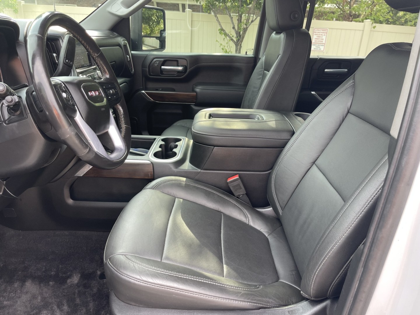 2020 White /Black GMC Sierra 2500HD SLT Crew Cab 4WD (1GT49NEY7LF) with an 6.6L V8 OHV 16 DIESEL engine, 10A transmission, located at 813 E Fairview Ave, Meridian , ID, 83642, (208) 336-8230, 43.618851, -116.384010 - 2020 GMC Sierra 2500HD Crew Cab SLT Short Box 4x4 Duramax. What a nice truck one owner loaded up front camera, leather, adaptive cruise, brand new Michellin tires, Rolling bed cover, sunroof, aftermarket grille protector. If you want a super nice trailer puller this is the one to have.- Photo#7