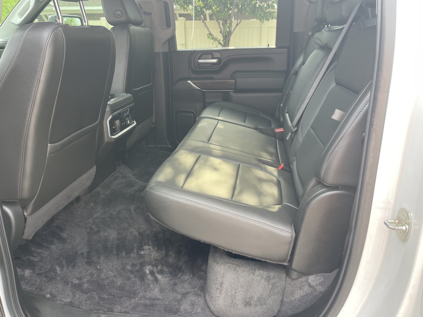 2020 White /Black GMC Sierra 2500HD SLT Crew Cab 4WD (1GT49NEY7LF) with an 6.6L V8 OHV 16 DIESEL engine, 10A transmission, located at 813 E Fairview Ave, Meridian , ID, 83642, (208) 336-8230, 43.618851, -116.384010 - 2020 GMC Sierra 2500HD Crew Cab SLT Short Box 4x4 Duramax. What a nice truck one owner loaded up front camera, leather, adaptive cruise, brand new Michellin tires, Rolling bed cover, sunroof, aftermarket grille protector. If you want a super nice trailer puller this is the one to have.- Photo#8