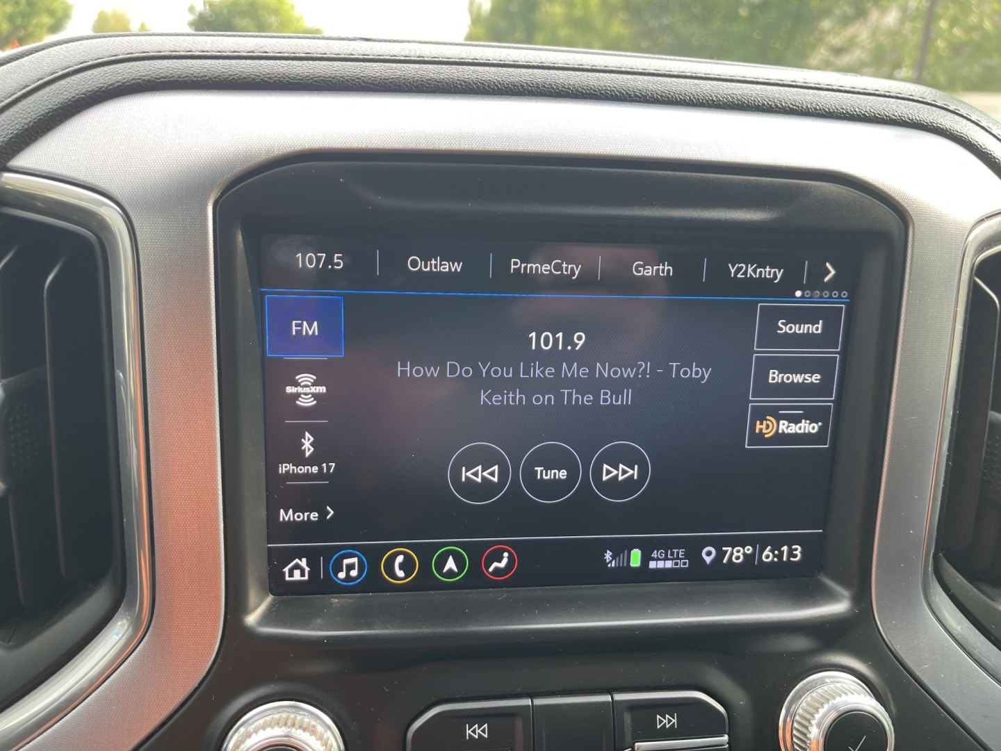 2020 White /Black GMC Sierra 2500HD SLT Crew Cab 4WD (1GT49NEY7LF) with an 6.6L V8 OHV 16 DIESEL engine, 10A transmission, located at 813 E Fairview Ave, Meridian , ID, 83642, (208) 336-8230, 43.618851, -116.384010 - 2020 GMC Sierra 2500HD Crew Cab SLT Short Box 4x4 Duramax. What a nice truck one owner loaded up front camera, leather, adaptive cruise, brand new Michellin tires, Rolling bed cover, sunroof, aftermarket grille protector. If you want a super nice trailer puller this is the one to have.- Photo#13
