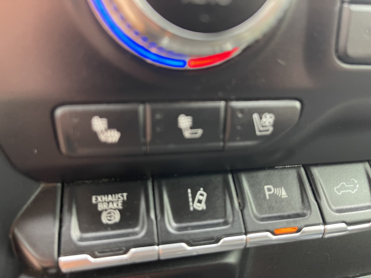 2020 White /Black GMC Sierra 2500HD SLT Crew Cab 4WD (1GT49NEY7LF) with an 6.6L V8 OHV 16 DIESEL engine, 10A transmission, located at 813 E Fairview Ave, Meridian , ID, 83642, (208) 336-8230, 43.618851, -116.384010 - 2020 GMC Sierra 2500HD Crew Cab SLT Short Box 4x4 Duramax. What a nice truck one owner loaded up front camera, leather, adaptive cruise, brand new Michellin tires, Rolling bed cover, sunroof, aftermarket grille protector. If you want a super nice trailer puller this is the one to have.- Photo#17