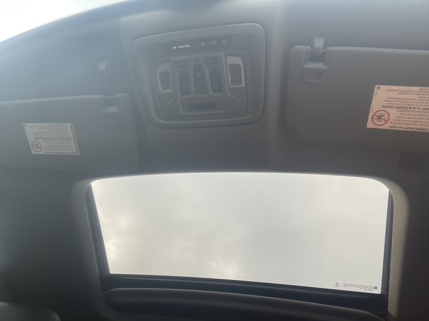 2020 White /Black GMC Sierra 2500HD SLT Crew Cab 4WD (1GT49NEY7LF) with an 6.6L V8 OHV 16 DIESEL engine, 10A transmission, located at 813 E Fairview Ave, Meridian , ID, 83642, (208) 336-8230, 43.618851, -116.384010 - 2020 GMC Sierra 2500HD Crew Cab SLT Short Box 4x4 Duramax. What a nice truck one owner loaded up front camera, leather, adaptive cruise, brand new Michellin tires, Rolling bed cover, sunroof, aftermarket grille protector. If you want a super nice trailer puller this is the one to have.- Photo#18