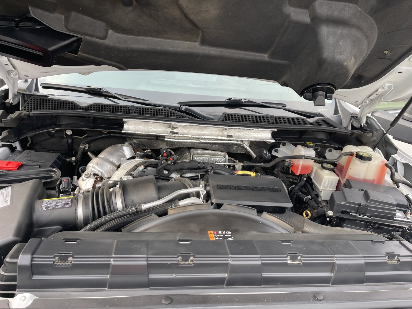 2020 White /Black GMC Sierra 2500HD SLT Crew Cab 4WD (1GT49NEY7LF) with an 6.6L V8 OHV 16 DIESEL engine, 10A transmission, located at 813 E Fairview Ave, Meridian , ID, 83642, (208) 336-8230, 43.618851, -116.384010 - 2020 GMC Sierra 2500HD Crew Cab SLT Short Box 4x4 Duramax. What a nice truck one owner loaded up front camera, leather, adaptive cruise, brand new Michellin tires, Rolling bed cover, sunroof, aftermarket grille protector. If you want a super nice trailer puller this is the one to have.- Photo#22