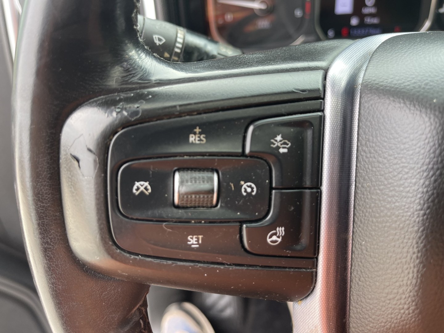 2020 White /Black GMC Sierra 2500HD SLT Crew Cab 4WD (1GT49NEY7LF) with an 6.6L V8 OHV 16 DIESEL engine, 10A transmission, located at 813 E Fairview Ave, Meridian , ID, 83642, (208) 336-8230, 43.618851, -116.384010 - 2020 GMC Sierra 2500HD Crew Cab SLT Short Box 4x4 Duramax. What a nice truck one owner loaded up front camera, leather, adaptive cruise, brand new Michellin tires, Rolling bed cover, sunroof, aftermarket grille protector. If you want a super nice trailer puller this is the one to have.- Photo#21