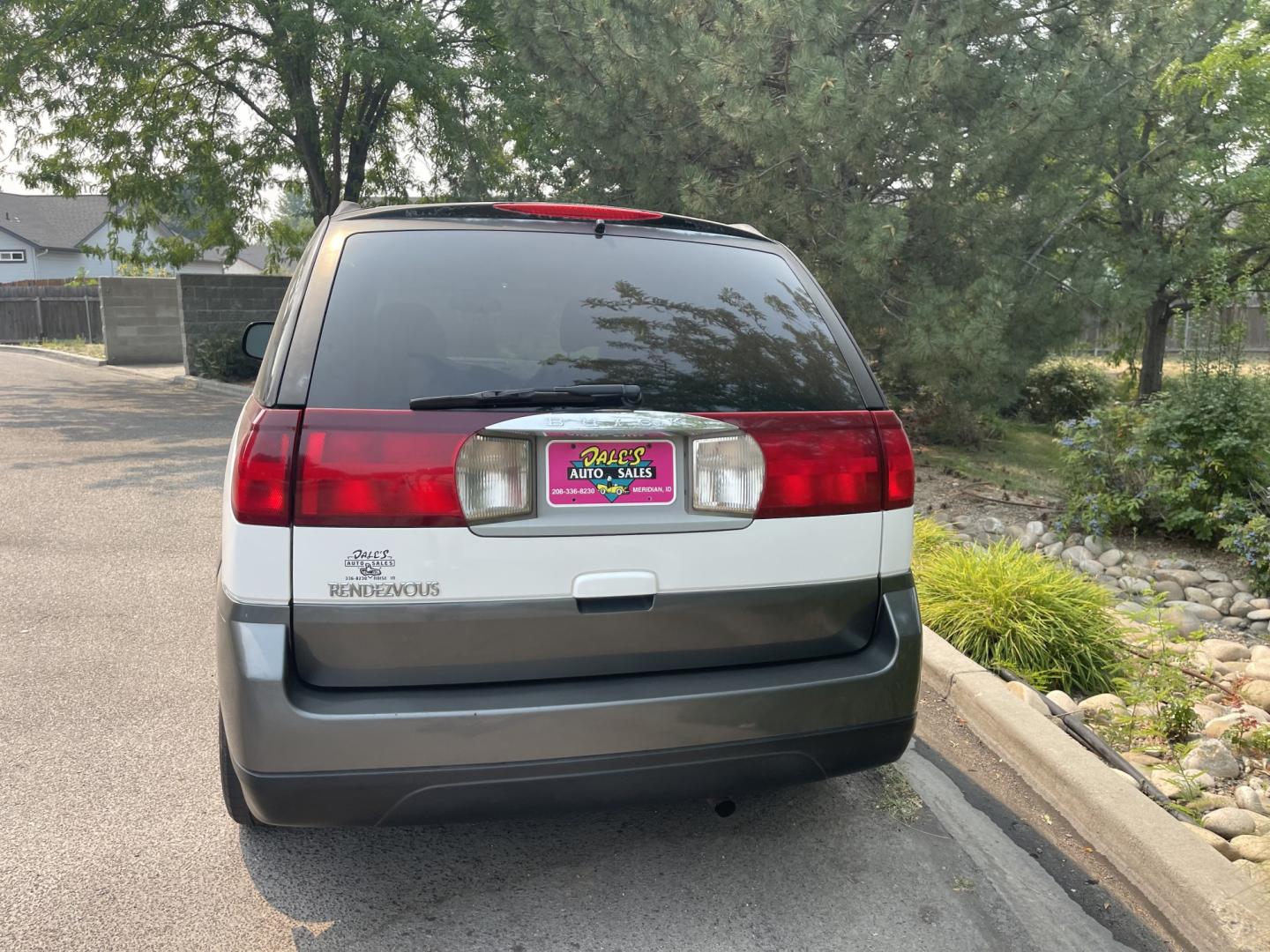 2005 White / Grey Buick Rendezvous CX (3G5DA03E65S) with an 3.4L V6 OHV 12V engine, 4A OD transmission, located at 813 E Fairview Ave, Meridian , ID, 83642, (208) 336-8230, 43.618851, -116.384010 - Runs and drives very well, A/C works perfect. If you need a cheap get around car this is a great choice.- Photo#2