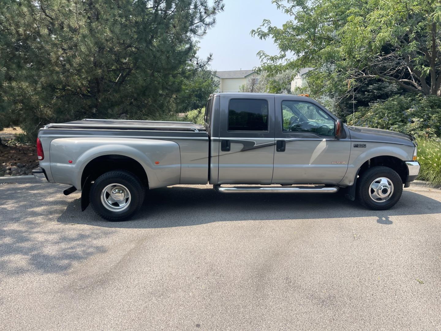 2004 Silver / Grey Ford F-350 SD Lariat Crew Cab 4WD DRW (1FTWW33P24E) with an 6.0L V8 OHV 32V TURBO DIESEL engine, AT transmission, located at 813 E Fairview Ave, Meridian , ID, 83642, (208) 336-8230, 43.618851, -116.384010 - 2004 Ford F350 Crew Cab 4x4 Lariat. Super cool pickup If you like these old Fords this is a super good one. Come check it out.- Photo#4
