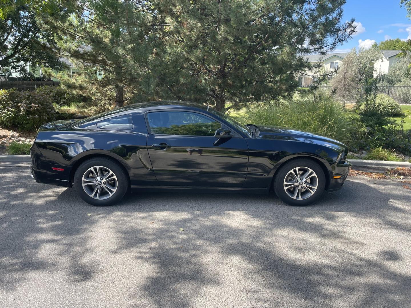 2014 Black /Black Ford Mustang V6 Coupe (1ZVBP8AM0E5) with an 3.7L V6 DOHC 24V engine, AT transmission, located at 813 E Fairview Ave, Meridian , ID, 83642, (208) 336-8230, 43.618851, -116.384010 - 2014 Ford Mustang Premium, V6, Leather, if you want a super nice good sports car for not a lot of money come take a look.- Photo#3