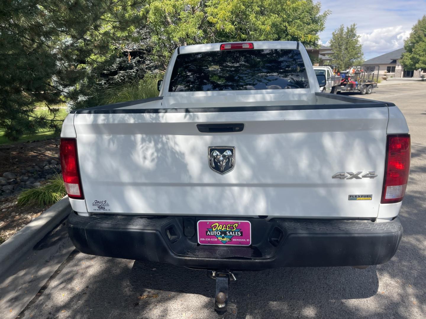 2017 White / Grey RAM 1500 Tradesman Regular Cab SWB 4WD (1C6RR7KGXHS) with an 3.6L V6 DOHC 24V FFV engine, 8A transmission, located at 813 E Fairview Ave, Meridian , ID, 83642, (208) 336-8230, 43.618851, -116.384010 - 2017 Ram 1500 Regular Cab Short Box 4x4, one owner, runs and drives very well, if you need a regular cab pickup this is a fantasic choice.- Photo#4