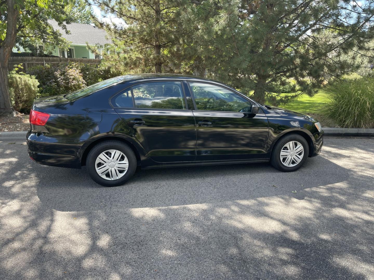 2012 Black /Black Volkswagen Jetta S (3VW2K7AJ9CM) with an 2.0L L4 DOHC 20V engine, AT transmission, located at 813 E Fairview Ave, Meridian , ID, 83642, (208) 336-8230, 43.618851, -116.384010 - 2012 VW Jetta S, runs and drives great, if you need a good cheap car this is a great choice.- Photo#3