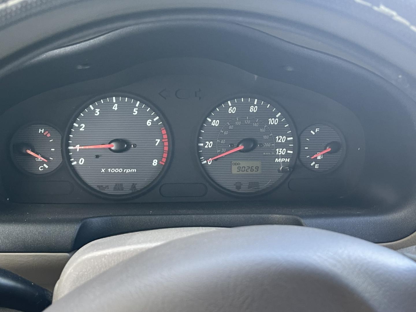 2004 White / Grey Hyundai Santa Fe Base (KM8SB12B74U) with an 2.4L L4 DOHC 16V engine, 5-Speed Manual Overdrive transmission, located at 813 E Fairview Ave, Meridian , ID, 83642, (208) 336-8230, 43.618851, -116.384010 - 2004 Hyundai Sante Fe with only 90k miles, runs and drives good, clean and ready to go. If you need a cheap SUV come and take a look.- Photo#9