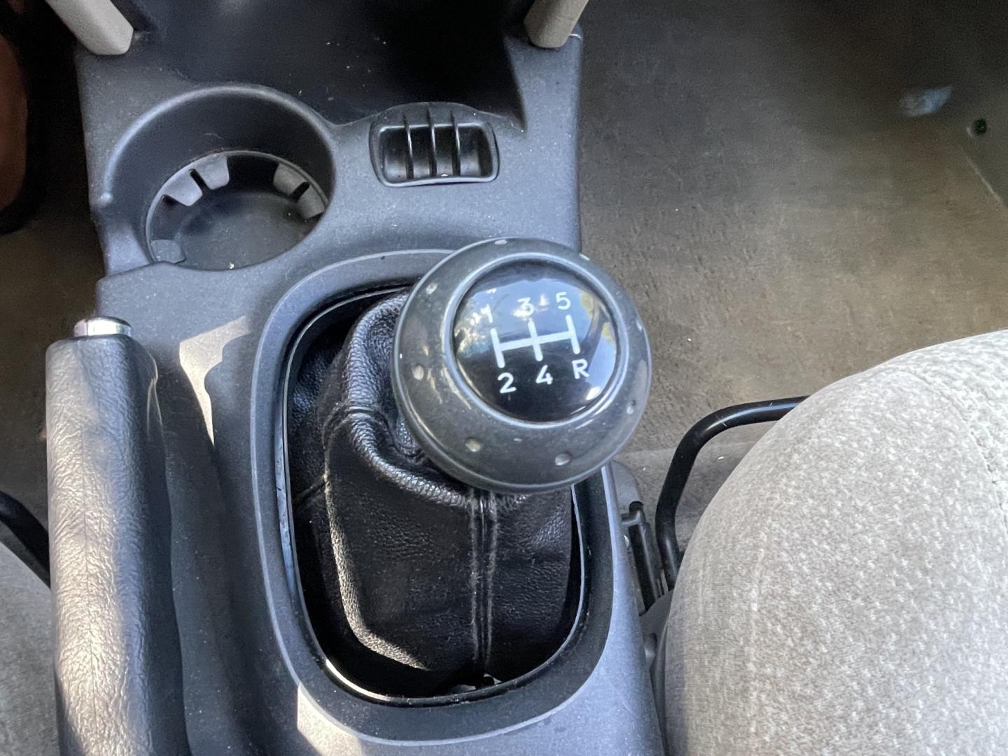2004 White / Grey Hyundai Santa Fe Base (KM8SB12B74U) with an 2.4L L4 DOHC 16V engine, 5-Speed Manual Overdrive transmission, located at 813 E Fairview Ave, Meridian , ID, 83642, (208) 336-8230, 43.618851, -116.384010 - 2004 Hyundai Sante Fe with only 90k miles, runs and drives good, clean and ready to go. If you need a cheap SUV come and take a look.- Photo#13