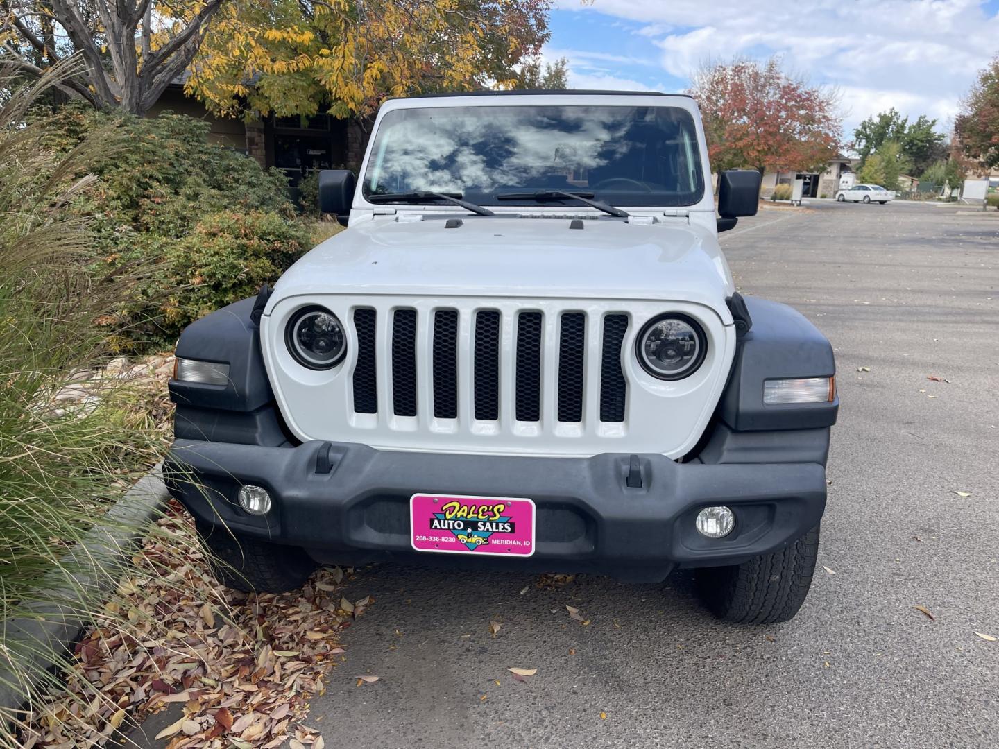 2018 White /Black Jeep Wrangler JL Unlimited Sport (1C4HJXDG2JW) with an 3.6L V6 DOHC 24V FFV engine, 6A transmission, located at 813 E Fairview Ave, Meridian , ID, 83642, (208) 336-8230, 43.618851, -116.384010 - 2018 Jeep Wrangler JL Unlimited Sport, with a V6, come get a Wrangler you will never regret it and this one is priced right. Fully loaded ready to go have fun.- Photo#2