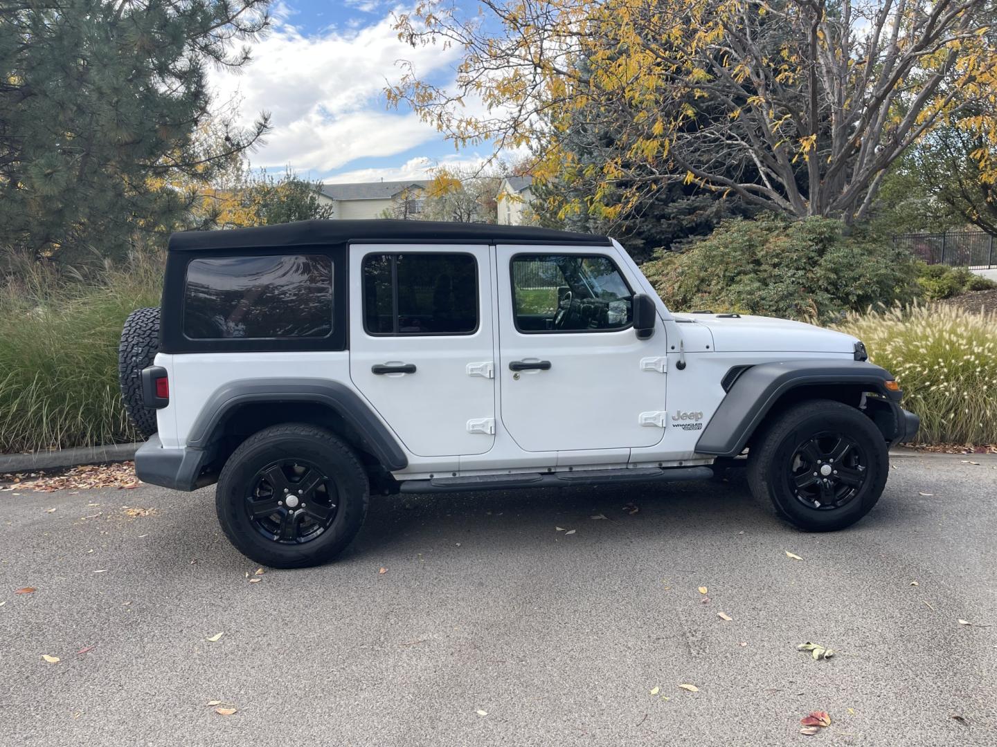 2018 White /Black Jeep Wrangler JL Unlimited Sport (1C4HJXDG2JW) with an 3.6L V6 DOHC 24V FFV engine, 6A transmission, located at 813 E Fairview Ave, Meridian , ID, 83642, (208) 336-8230, 43.618851, -116.384010 - 2018 Jeep Wrangler JL Unlimited Sport, with a V6, come get a Wrangler you will never regret it and this one is priced right. Fully loaded ready to go have fun.- Photo#3