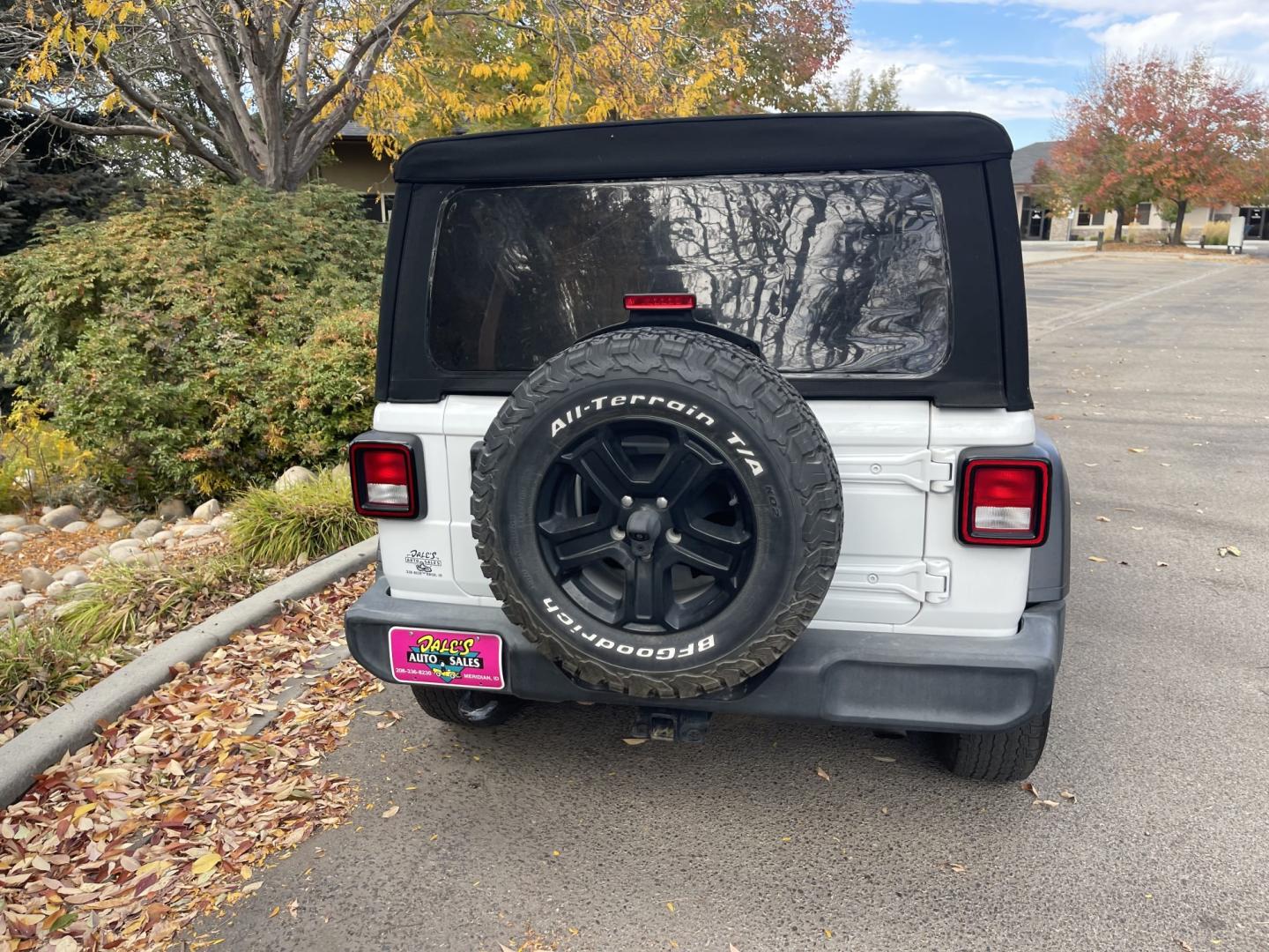 2018 White /Black Jeep Wrangler JL Unlimited Sport (1C4HJXDG2JW) with an 3.6L V6 DOHC 24V FFV engine, 6A transmission, located at 813 E Fairview Ave, Meridian , ID, 83642, (208) 336-8230, 43.618851, -116.384010 - 2018 Jeep Wrangler JL Unlimited Sport, with a V6, come get a Wrangler you will never regret it and this one is priced right. Fully loaded ready to go have fun.- Photo#4