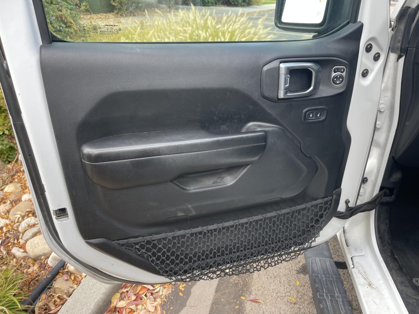 2018 White /Black Jeep Wrangler JL Unlimited Sport (1C4HJXDG2JW) with an 3.6L V6 DOHC 24V FFV engine, 6A transmission, located at 813 E Fairview Ave, Meridian , ID, 83642, (208) 336-8230, 43.618851, -116.384010 - 2018 Jeep Wrangler JL Unlimited Sport, with a V6, come get a Wrangler you will never regret it and this one is priced right. Fully loaded ready to go have fun.- Photo#5