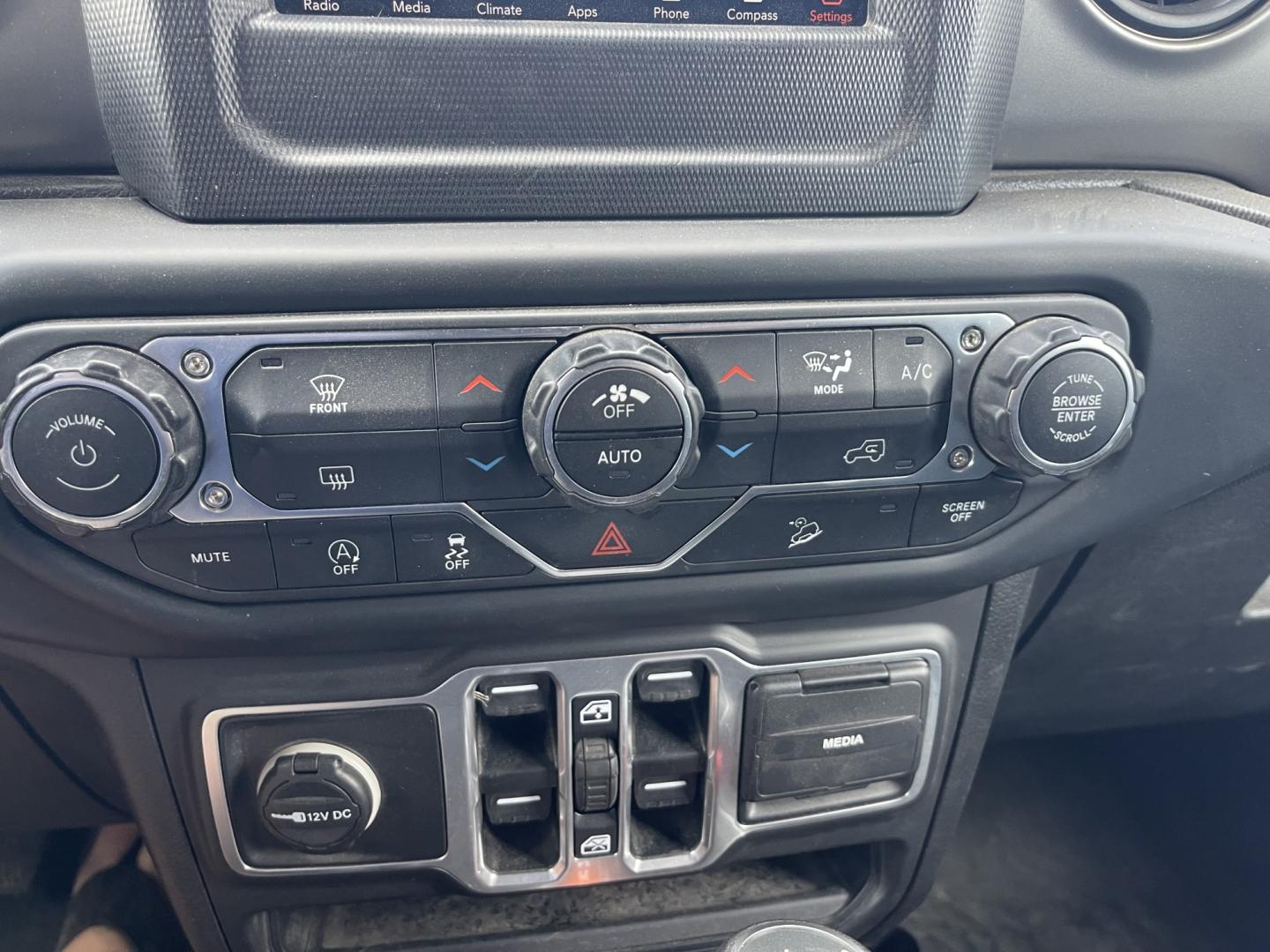 2018 White /Black Jeep Wrangler JL Unlimited Sport (1C4HJXDG2JW) with an 3.6L V6 DOHC 24V FFV engine, 6A transmission, located at 813 E Fairview Ave, Meridian , ID, 83642, (208) 336-8230, 43.618851, -116.384010 - 2018 Jeep Wrangler JL Unlimited Sport, with a V6, come get a Wrangler you will never regret it and this one is priced right. Fully loaded ready to go have fun.- Photo#10