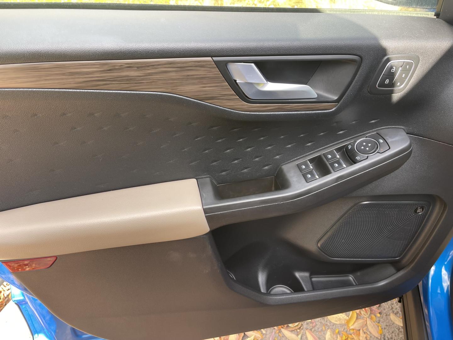 2020 Blue /Tan Ford Escape Titanium 4WD (1FMCU9J90LU) with an 2.0L L4 DOHC 16V engine, 6A transmission, located at 813 E Fairview Ave, Meridian , ID, 83642, (208) 336-8230, 43.618851, -116.384010 - 2020 Ford Escape AWD Titanium, runs and drives excelelnt. If you need a cheap AWD SUV come take a look at this one. This vehicle is very nice and clean, and ready to go.- Photo#5