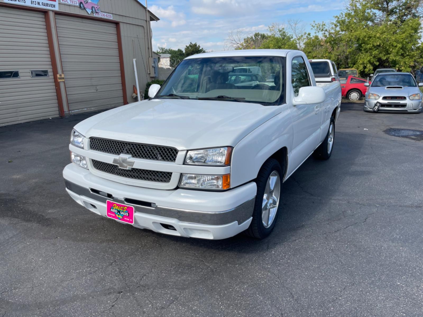 2003 White /Tan Chevrolet Silverado 1500 (1GCEC14T63Z) with an 5.3 8 Cylinder Engine engine, Automatic transmission, located at 813 E Fairview Ave, Meridian , ID, 83642, (208) 336-8230, 43.618851, -116.384010 - Photo #2