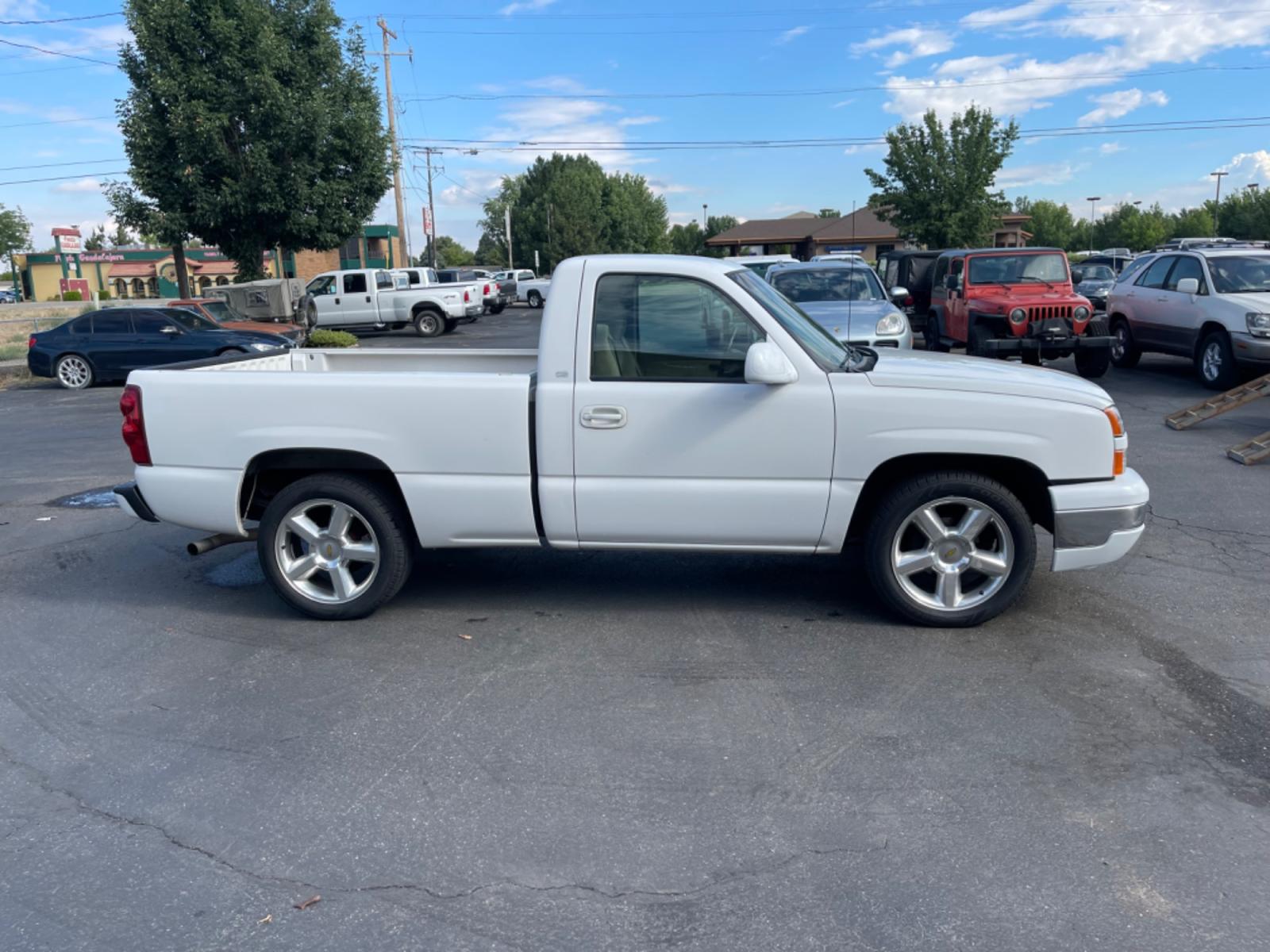 2003 White /Tan Chevrolet Silverado 1500 (1GCEC14T63Z) with an 5.3 8 Cylinder Engine engine, Automatic transmission, located at 813 E Fairview Ave, Meridian , ID, 83642, (208) 336-8230, 43.618851, -116.384010 - Photo #4